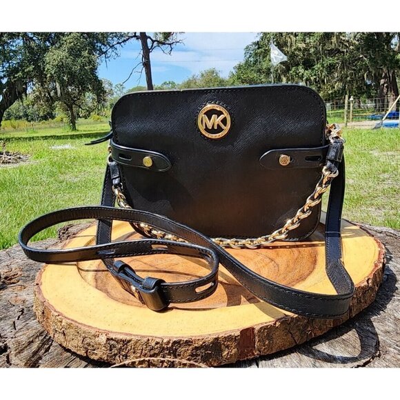 $228 Michael Kors Carmen Camera Saffiano Leather Crossbody Bag Black Gold Chain - Picture 1 of 16